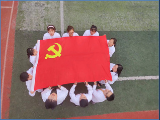 “我和黨旗合個影”活動